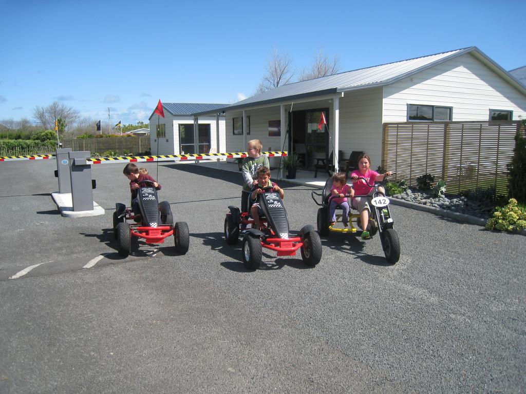 Port Waikato Holiday Park Eksteriør billede
